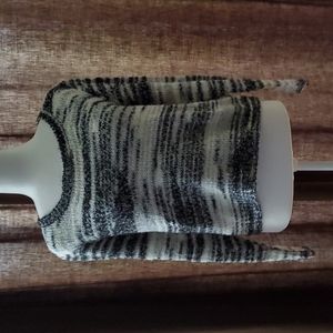 DIVIDED H&M WOMEN'S SWEATER SIZE M